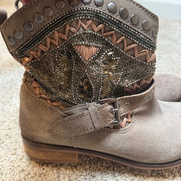 Naughty Monkey Boots size 8 - Picture 8 of 9